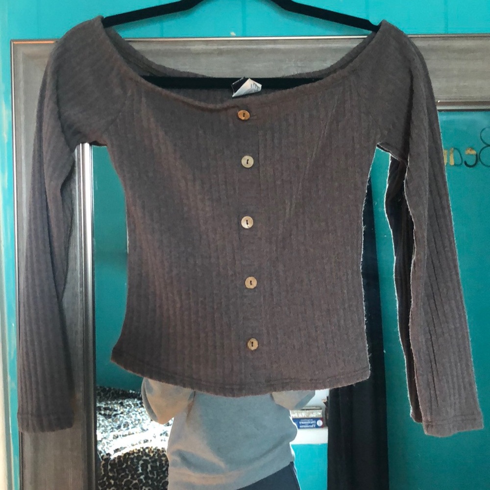 Off shoulder long sleeve